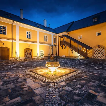 Zámek - The Old Yard