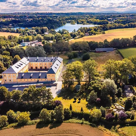 Hotell Zamek - The Old Yard