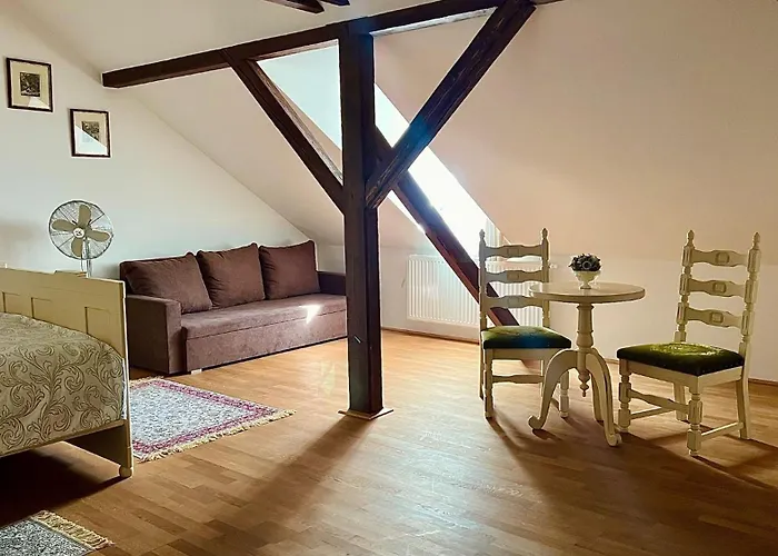 Zamek - The Old Yard Rychvald