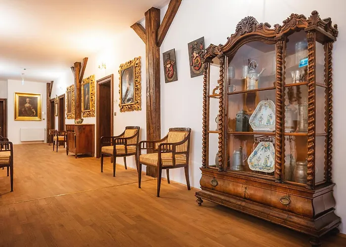 Zámek - The Old Yard 4*