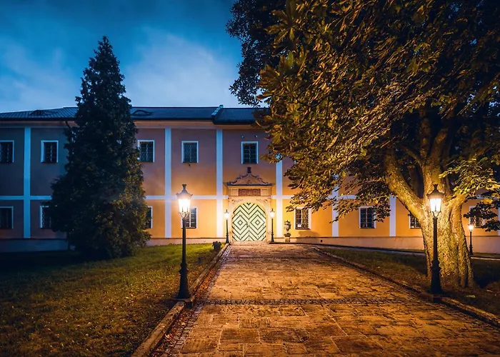 Zamek - The Old Yard Hotell Rychvald