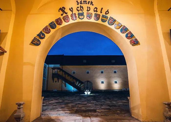 Zámek - The Old Yard Rychvald