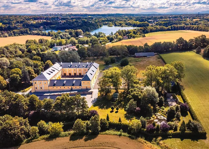 Hotell Zamek - The Old Yard