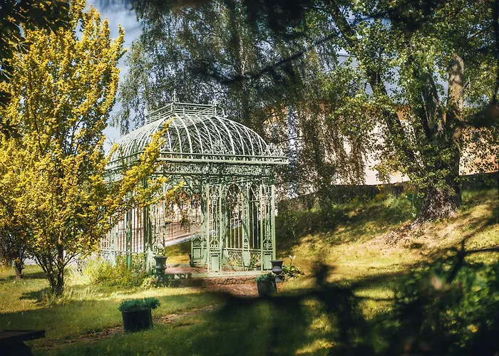 Hotell Zamek - The Old Yard