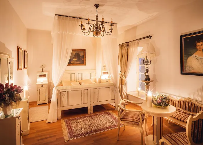 Zámek - The Old Yard