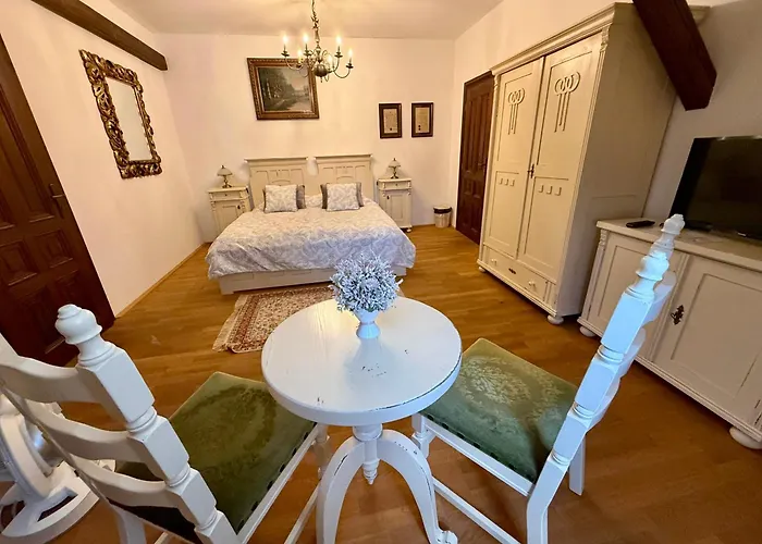 Zamek - The Old Yard Rychvald