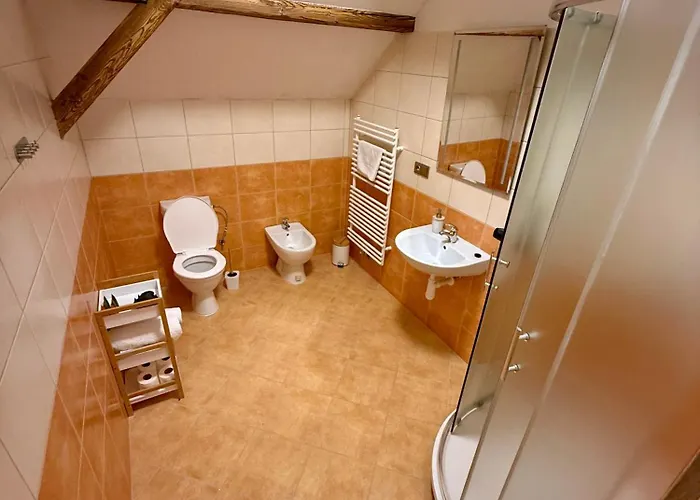 Zamek - The Old Yard Hotell