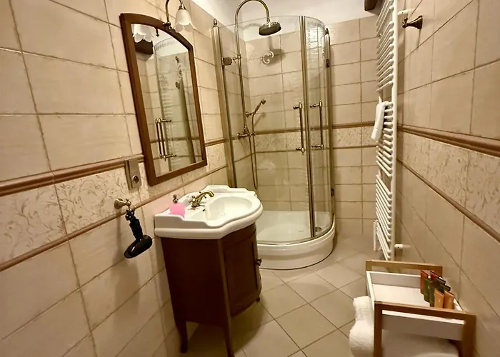 Zamek - The Old Yard Rychvald