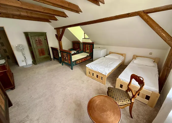 Zámek - The Old Yard Rychvald