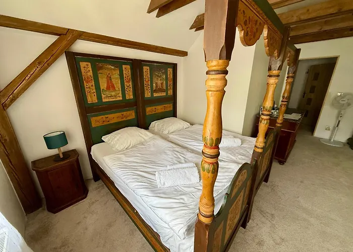 Zamek - The Old Yard 4* Rychvald